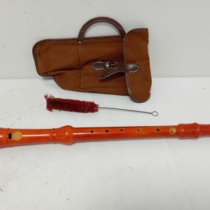 Flute en bois dans son étui