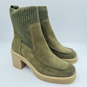 Boots Praga by Toni Pons