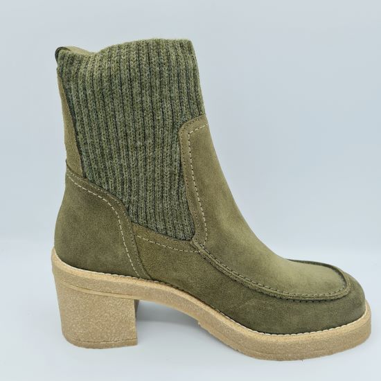 Boots Praga by Toni Pons