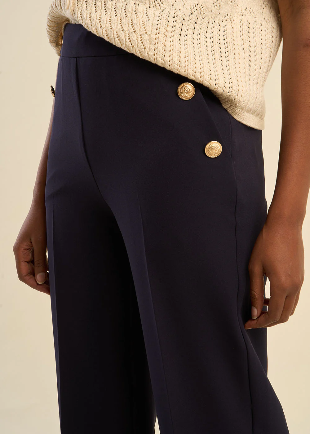 Pantalon effet pont à boutons dorés – Image 2