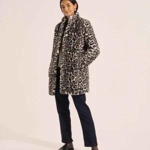 Manteau fausse fourrure léopard ajusté col droit