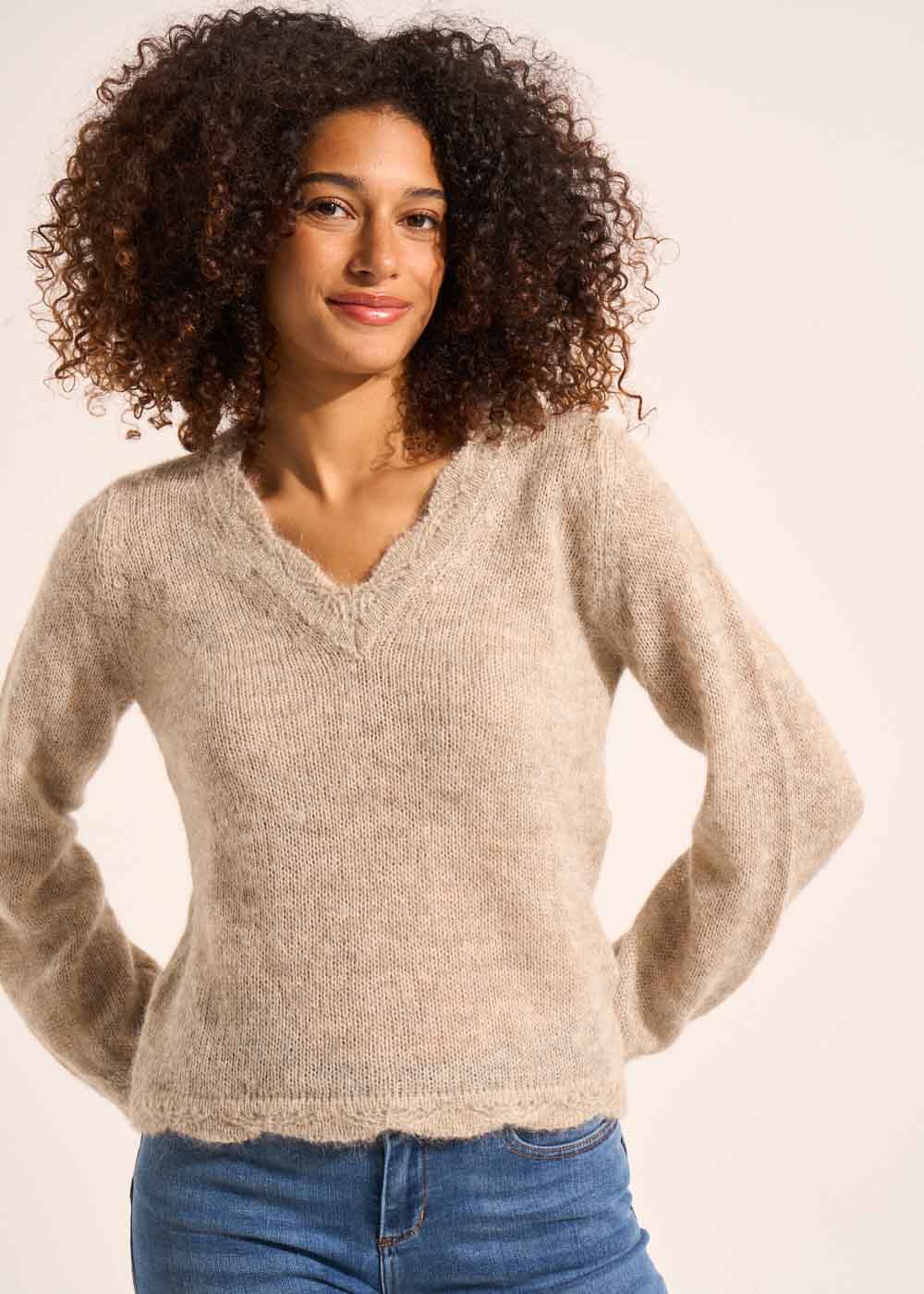 Pull col V détails crochet