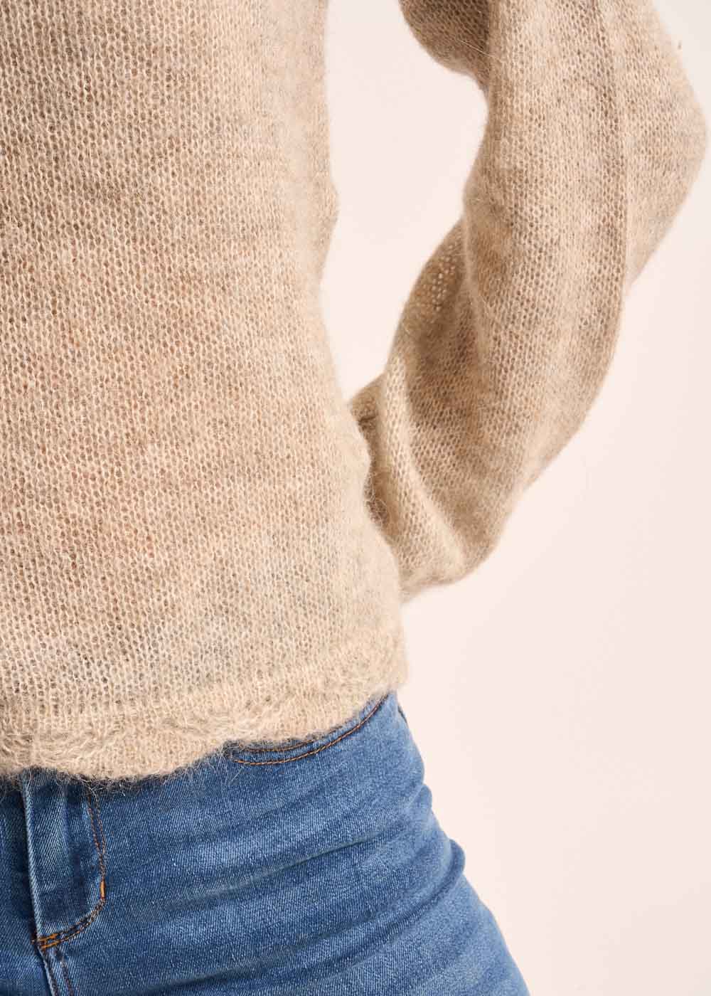 Pull col V détails crochet – Image 4