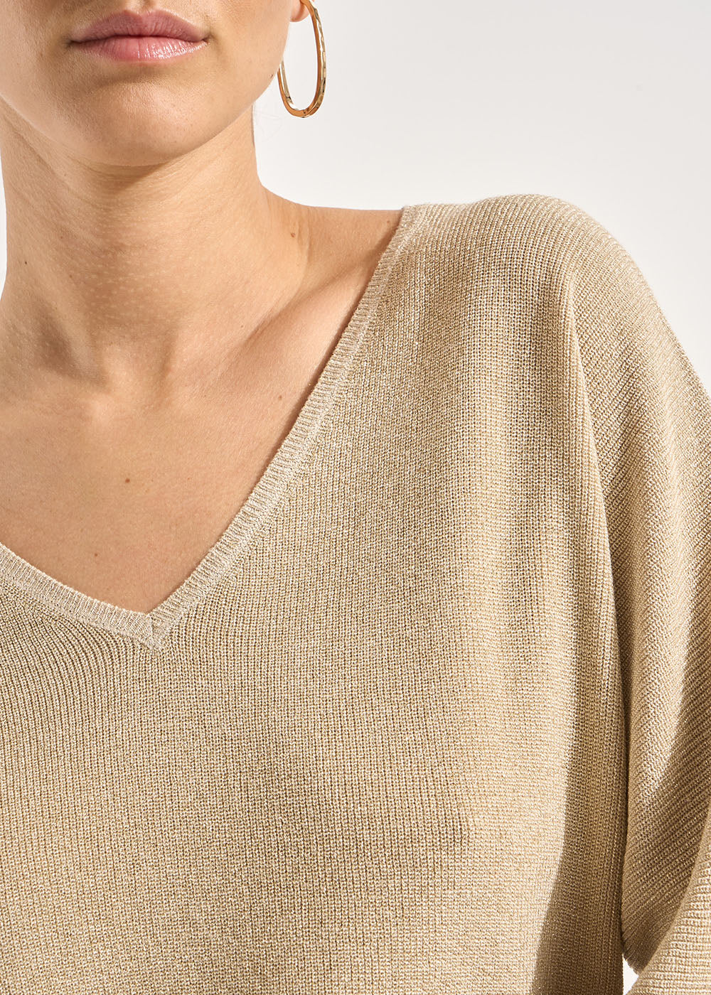 Pull col V manches chauve-souris avec fils lurex – Image 4