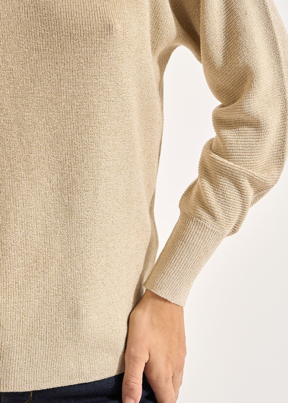 Pull col V manches chauve-souris avec fils lurex – Image 5