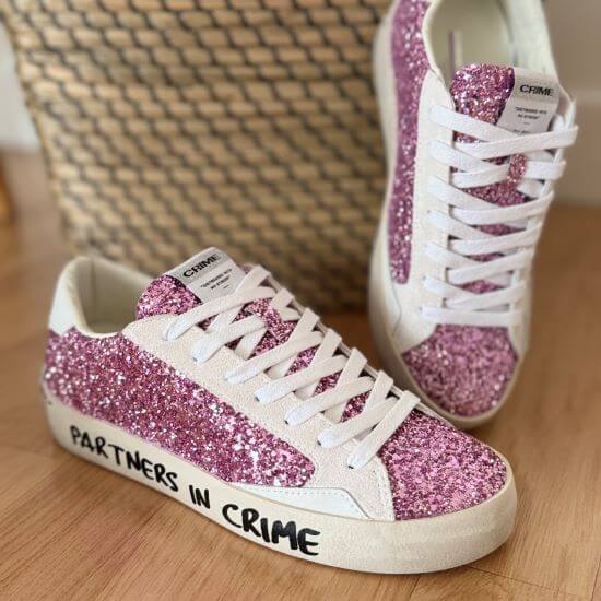 sneaker Distressed crime romance CRIME LONDON
