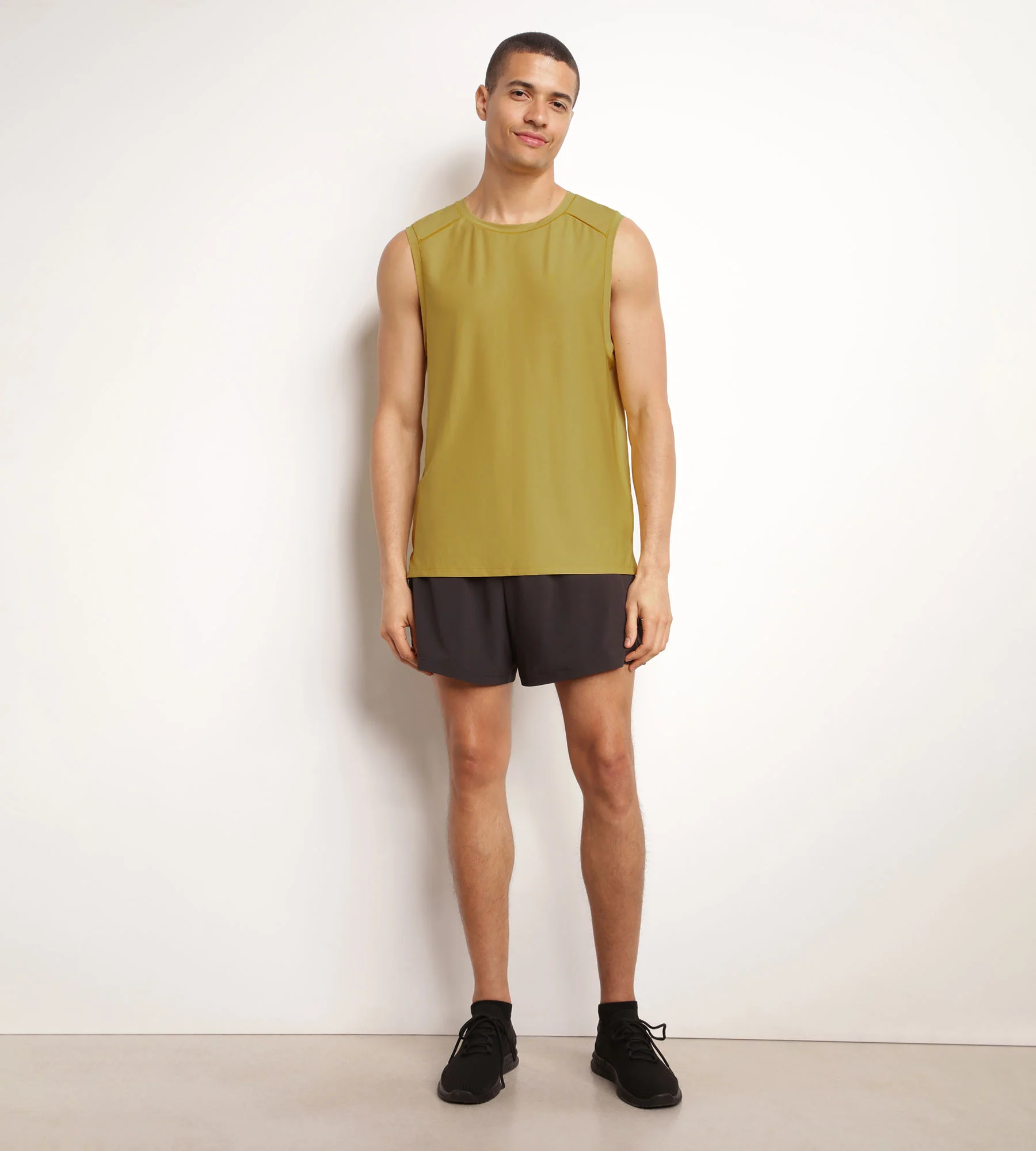 Débardeur de sport homme en matière aérée Olive Dim Move – Image 3