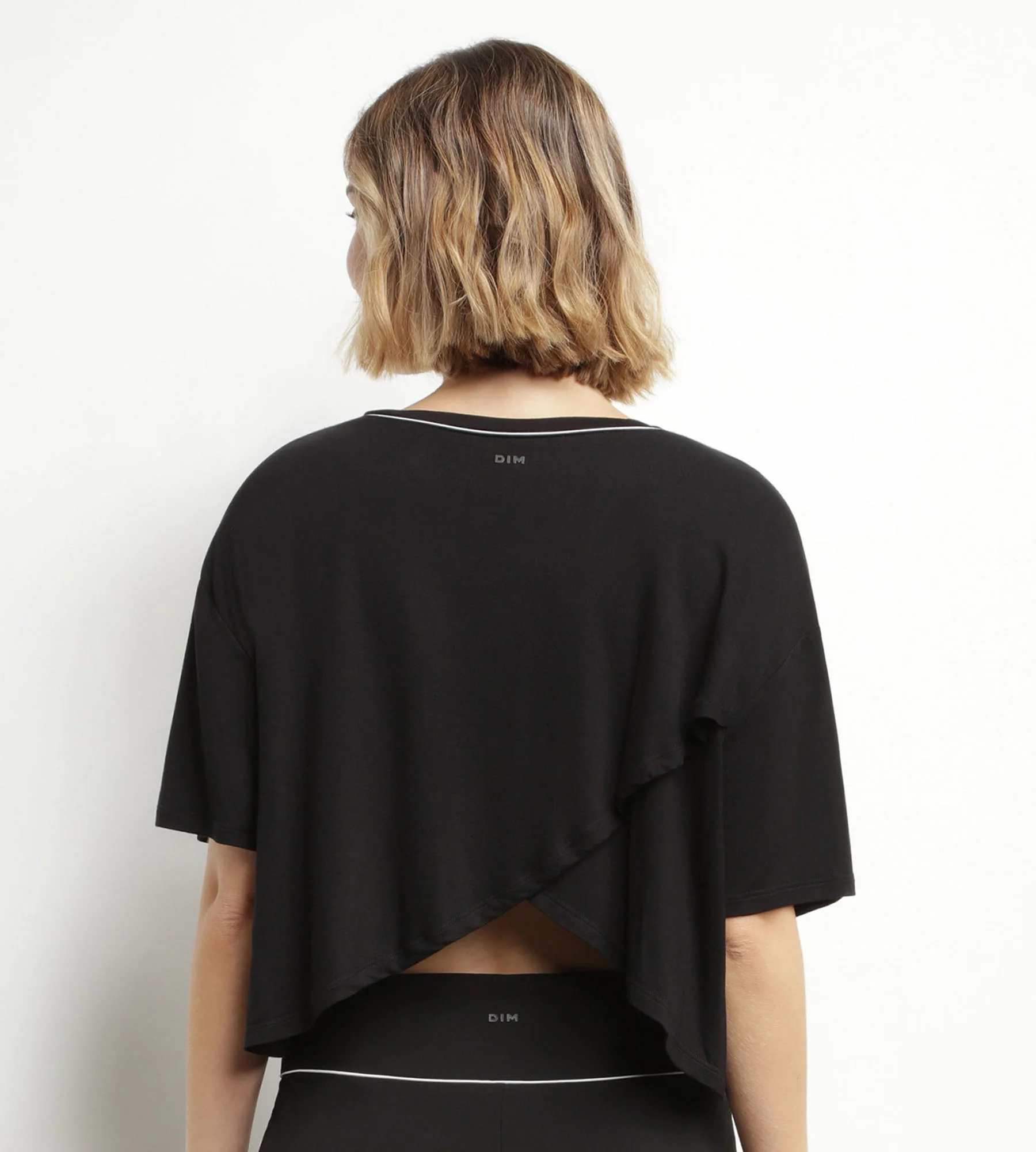 T-shirt de sport femme en viscose noire avec dos ouvert Dim Move