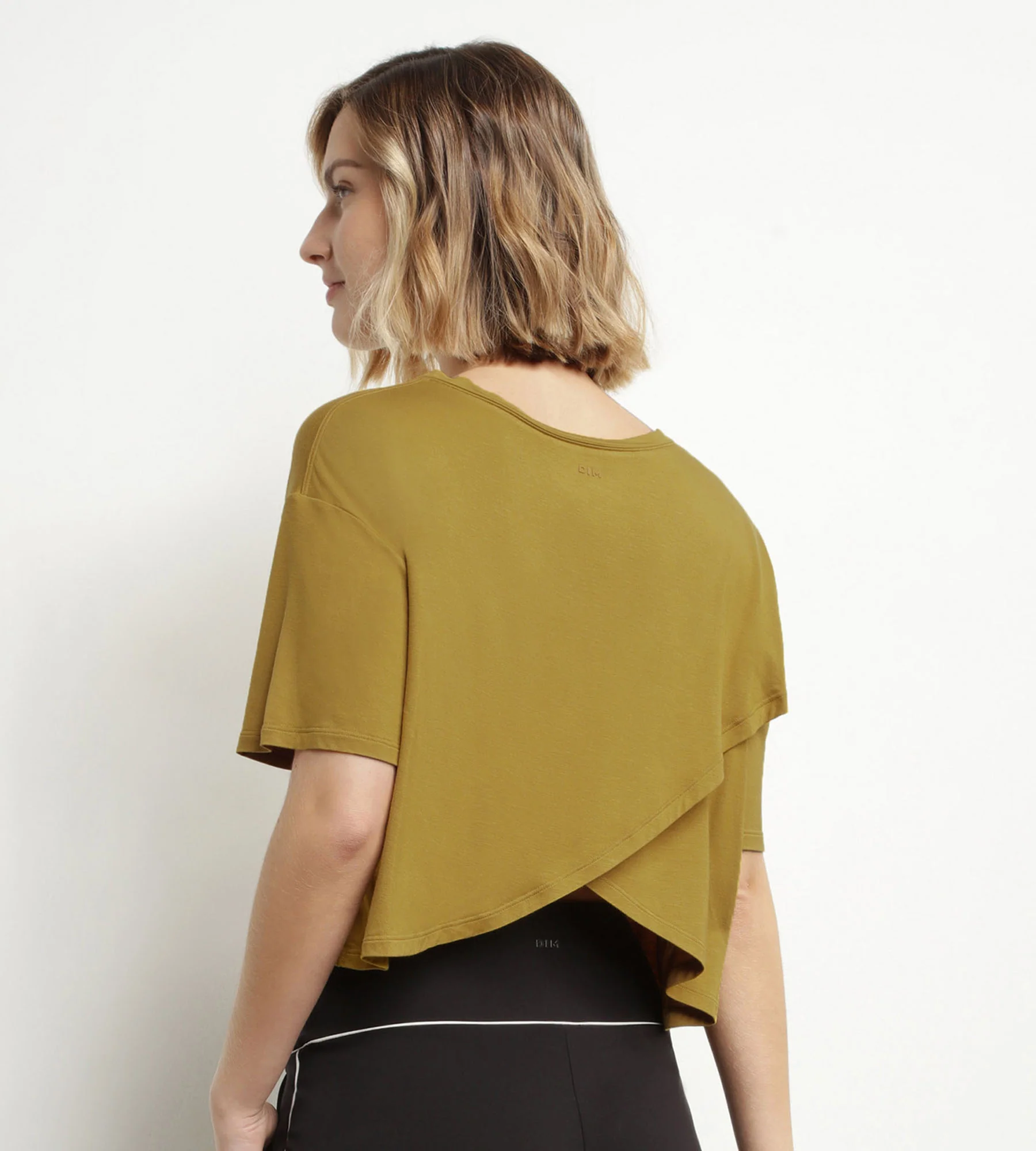 T-shirt de sport femme en viscose vert olive avec dos ouvert Dim Move