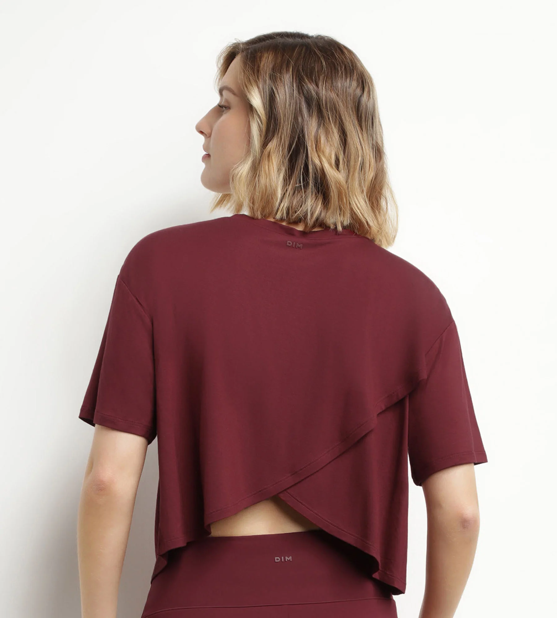 T-shirt de sport femme en viscose Bordeaux avec dos ouvert Dim Move