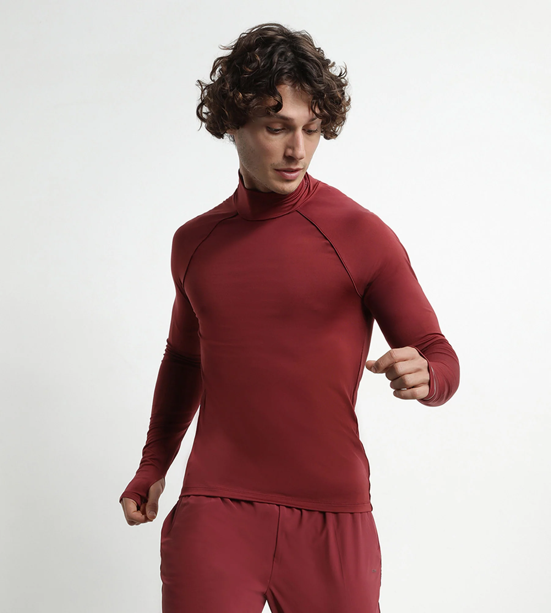 Haut de sport homme à col montant en microfibre Bordeaux Dim Move