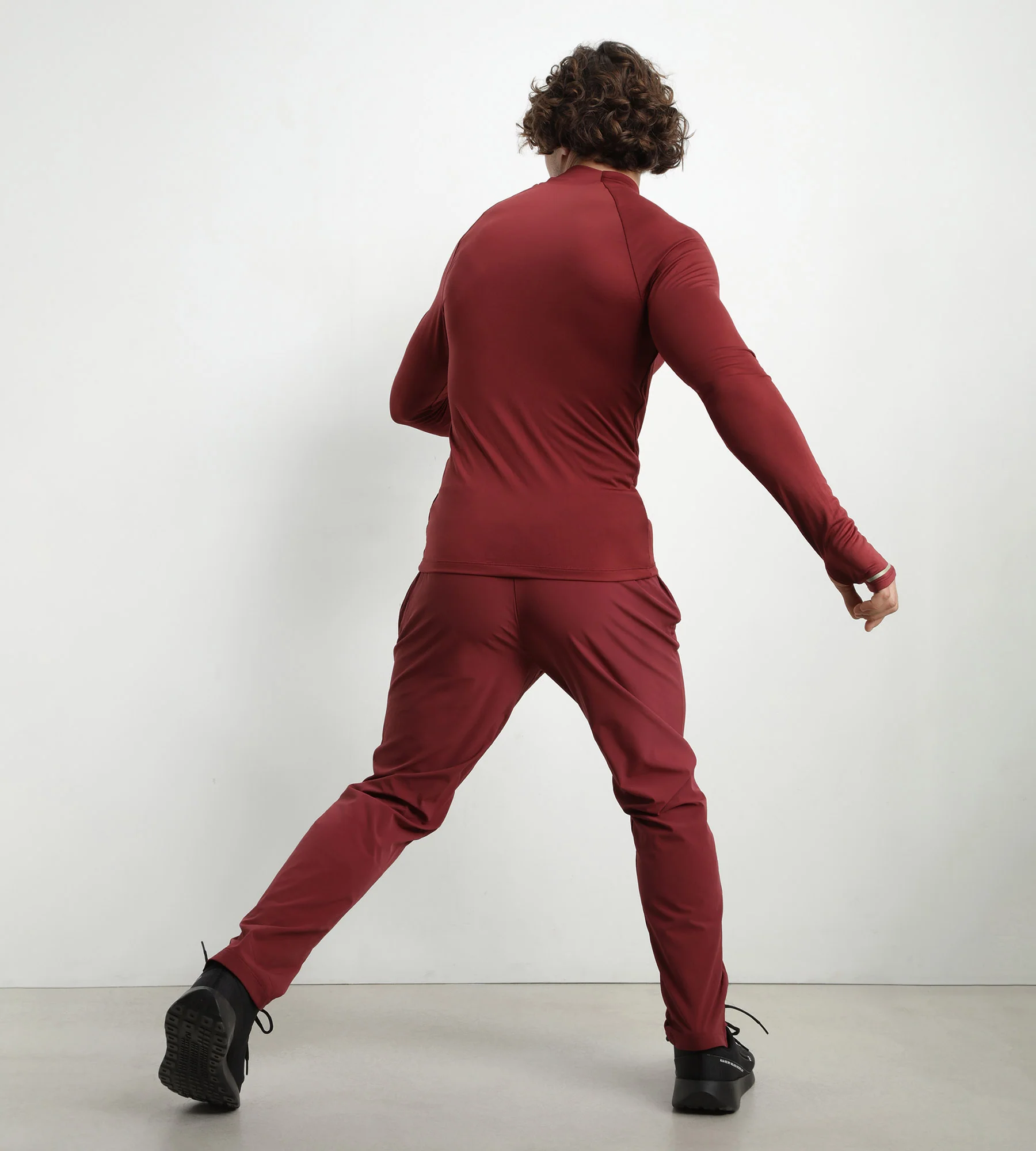 Haut de sport homme à col montant en microfibre Bordeaux Dim Move – Image 4