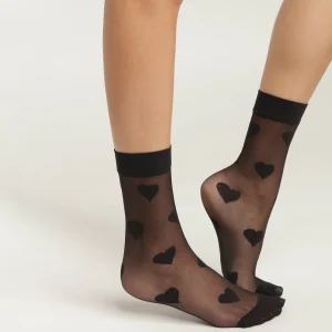 Socquettes femme en voile transparent Noir aux motifs coeurs Dim Style