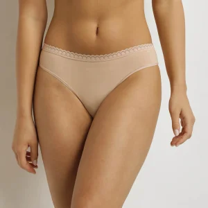 String femme avec dentelle Nude Daily Micro