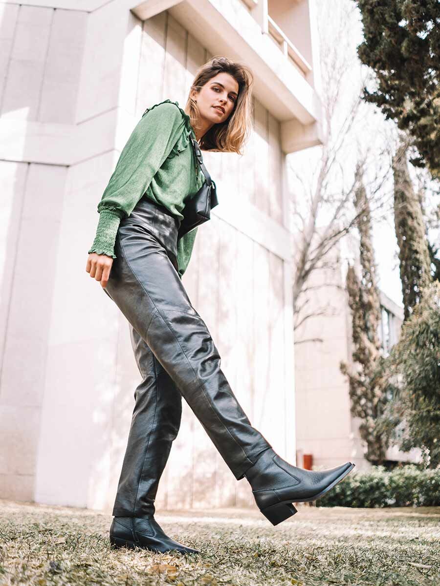 Ikia santiag by Toni Pons