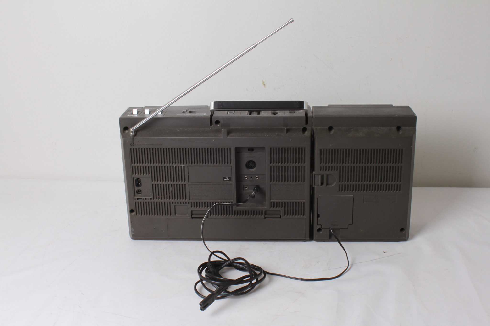 Radio cassette Hitachi TRK 2200 E – Image 4