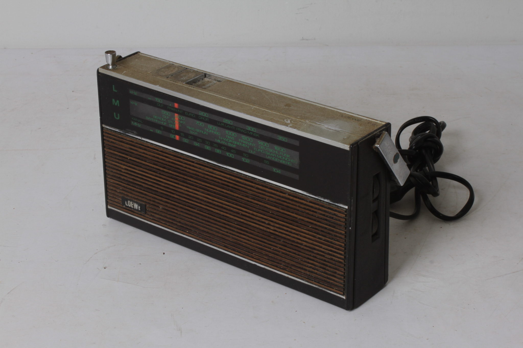 Ancienne radio LOEWE