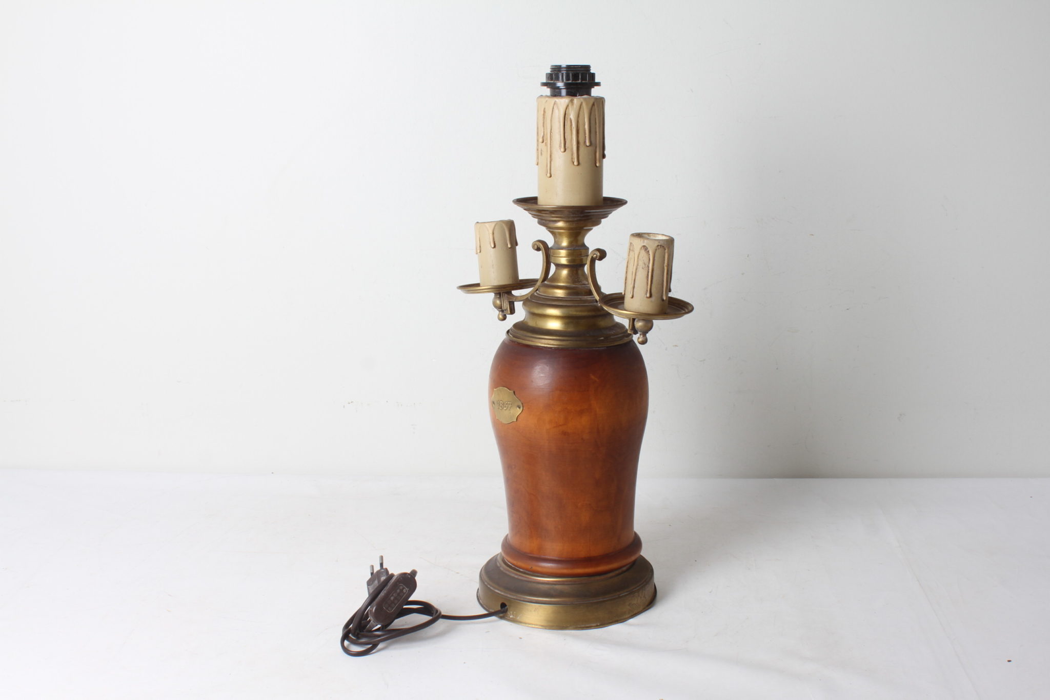 Lampe ancienne – Bois et laiton