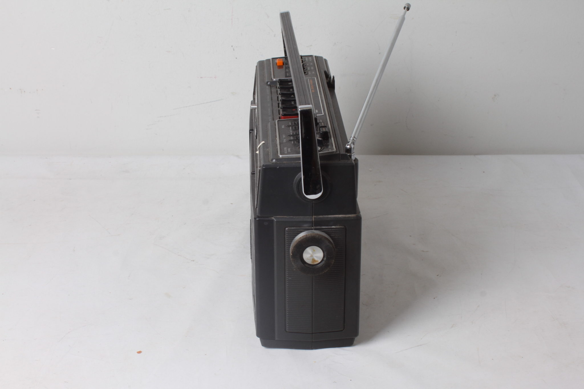Aiwa TPR-910 Radio Cassette – Image 6