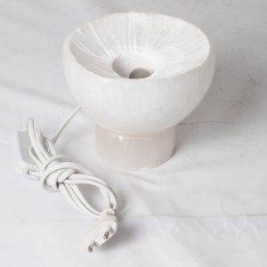 Lampe artisanale en pierre blanche