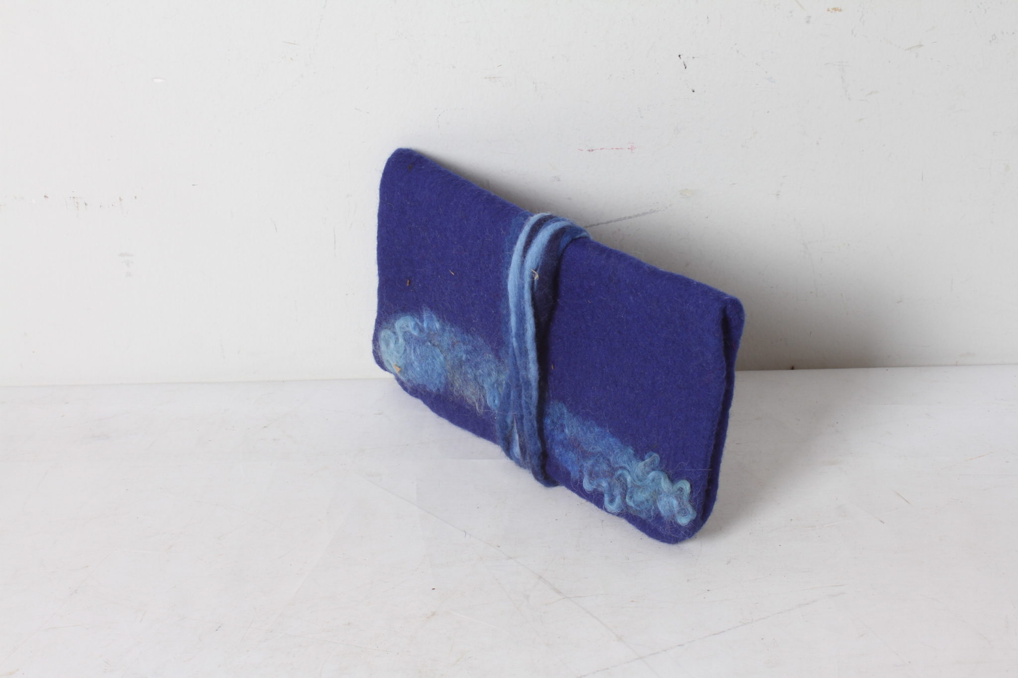 Pochette bleue en feutrine