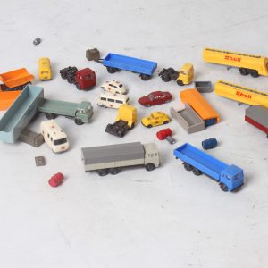 Lot de véhicules miniatures