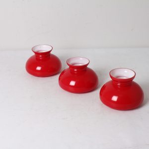Trio de petits globes en opaline, années 70