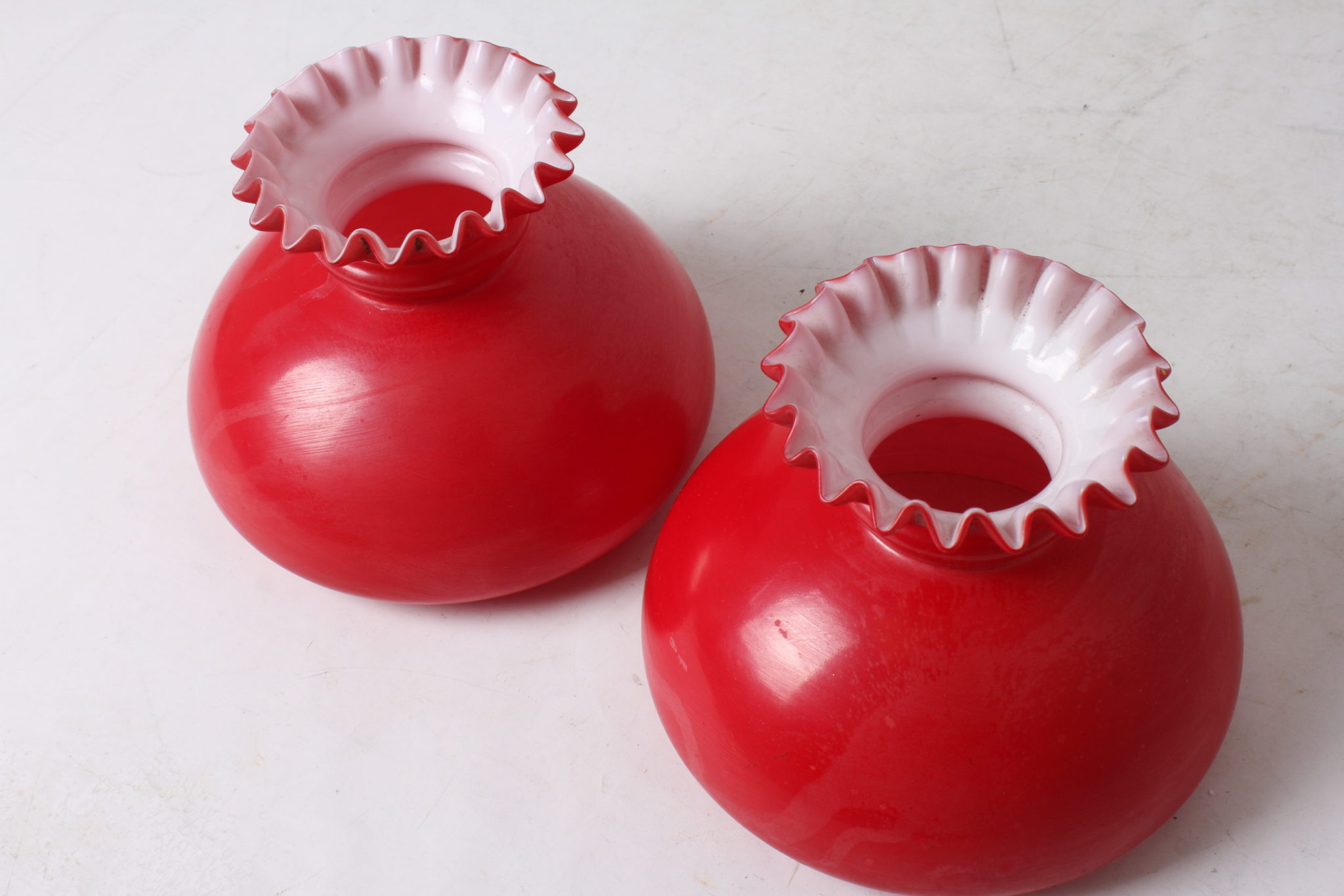 Anciens globes en Opaline
