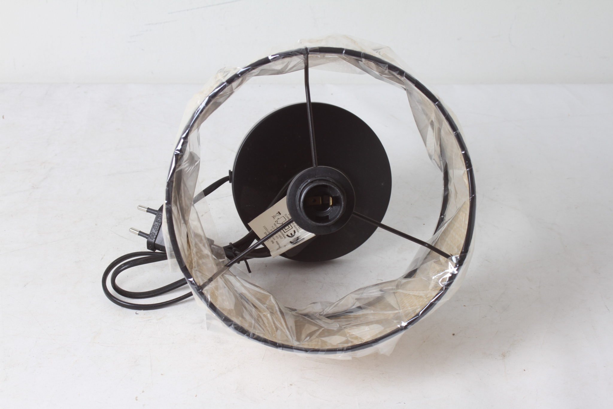 Lampe de table noire et ficelle tressée