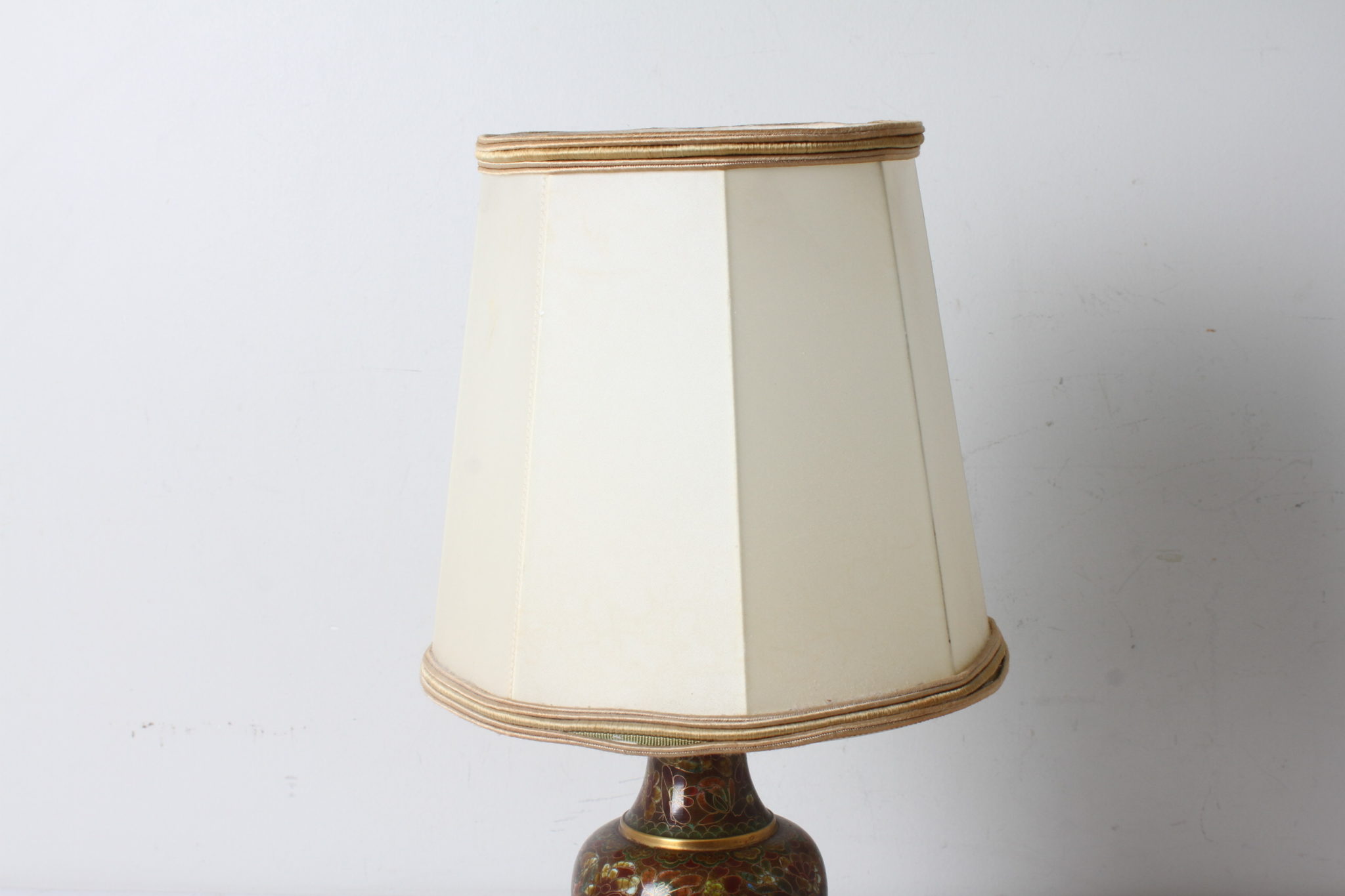 Lampe de table en émail cloisonné